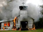 Foto-Kerusuhan-Bentrok-Gereja-Dibakar-di-Aceh-Singkil
