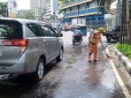 Petugas PPSU Kelurahan Mangga Dua Selatan