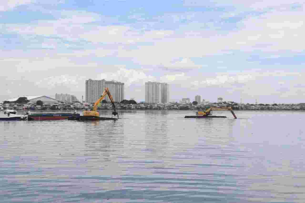 Pengerukan Waduk Pluit