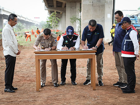 Penandatanganan Kesepakan Penghijaun Bawah Tol Becakayu