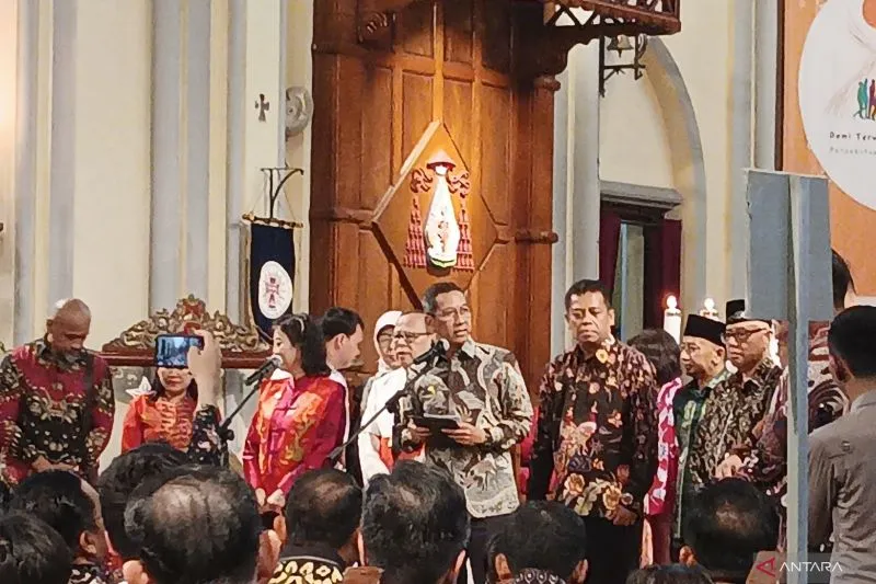 Pj Gubernur DKI Jakarta, Heru Budi Hartono. Penjabat (Pj) Gubernur DKI Jakarta Heru Budi Hartono saat memberikan ucapan selamat Natal kepada jemaat di Gereja Katedral Jakarta, Jakarta Pusat, Minggu (24/12/2023). (ist/ant)