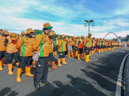Petugas Kebersihan Dinas LH DKI Jakarta.