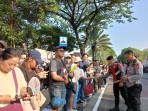 Warga Saksikan Kunjungan Paus Fransiskus