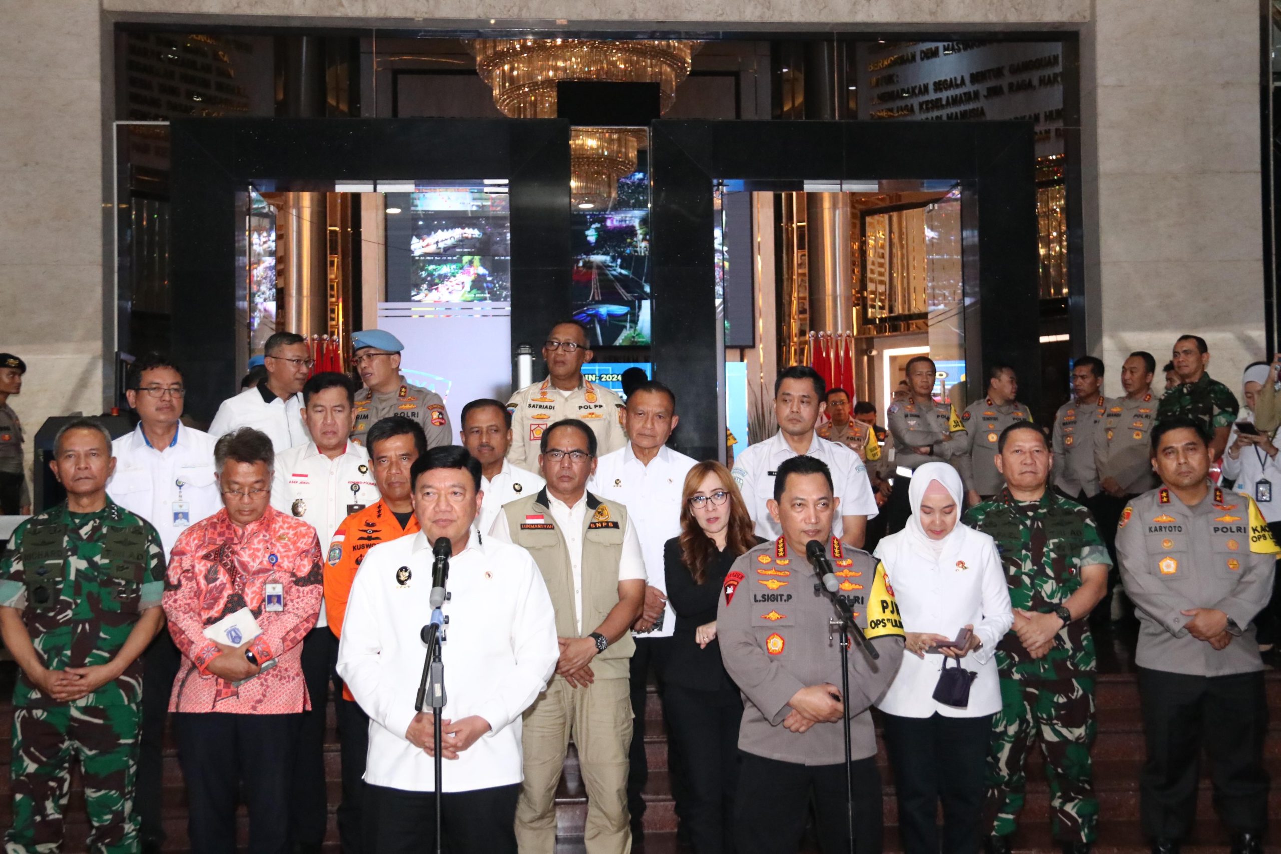 Monitoring Pergantian Tahun Baru 2025.