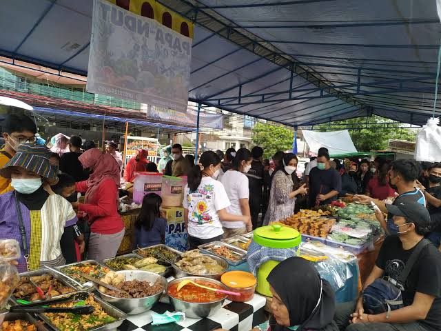Bazar Takjil Benhil, Jakarta.
