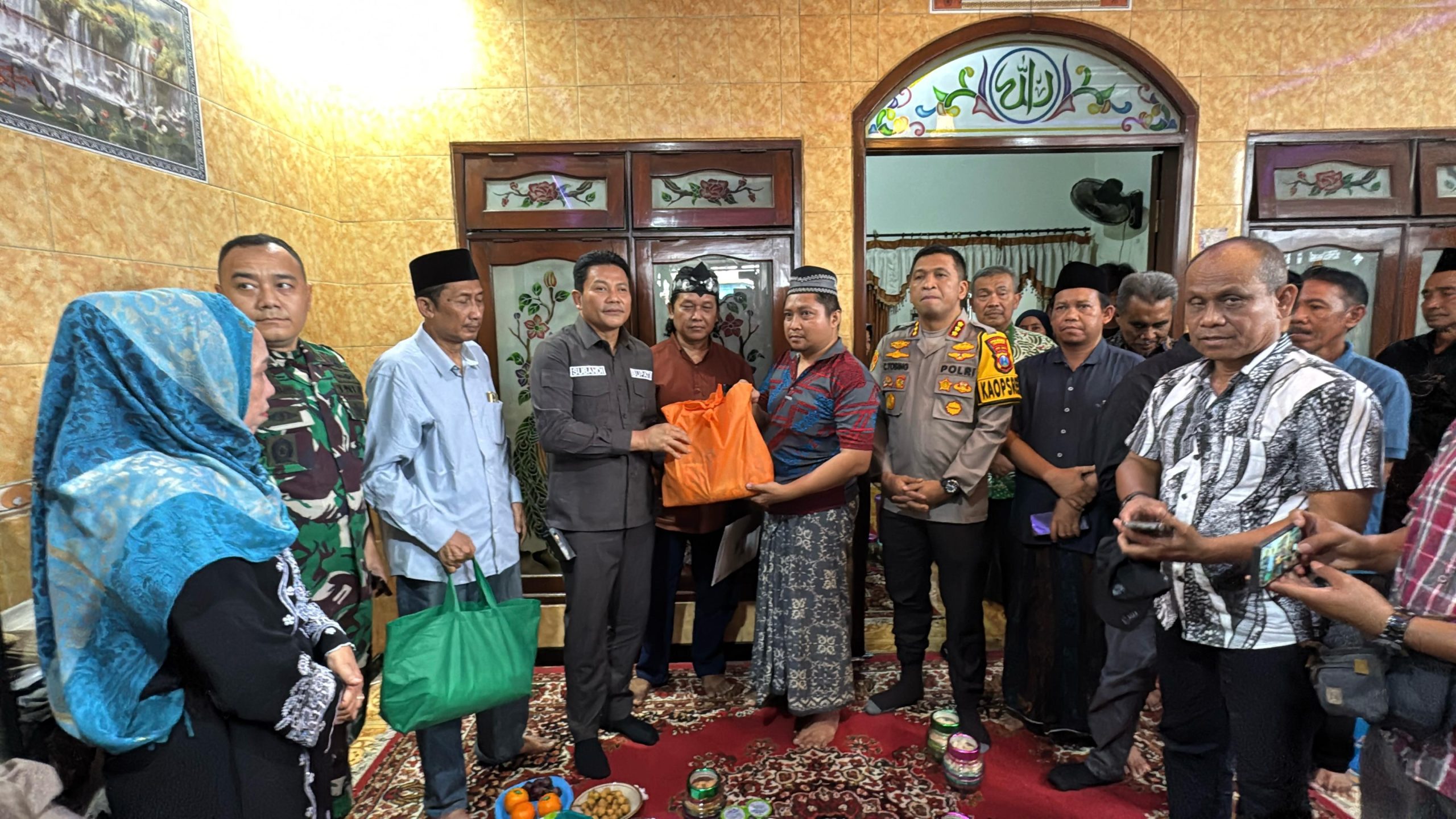 Bupati Sidoarjo H. Subandi.