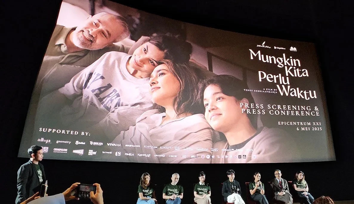 Film "Mungkin Kita Perlu Waktu"