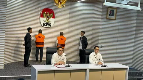 KPK Tahan Koruptor Kasus Trans Sumatera.