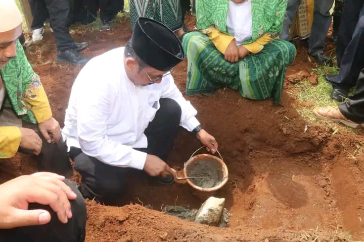Bupati Sukabumi, H, Asep Jafar.