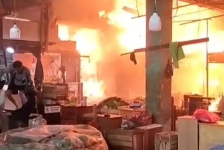 Pasar Induk Kramat Jati Terbakar.
