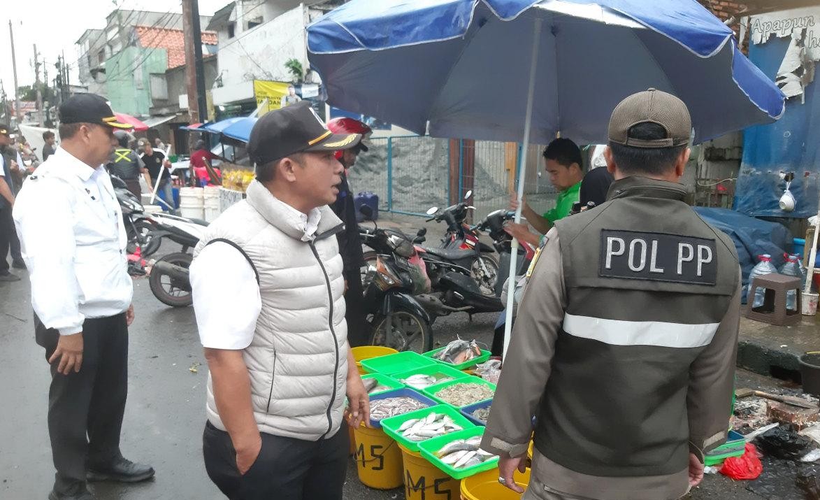 Penertiban Pedagang Pasar Kebayoran Lama Utara.
