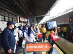Penumpang Kereta Api Indonesia.