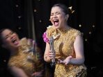 Penyanyi Indonesia Ruth Sahanaya.