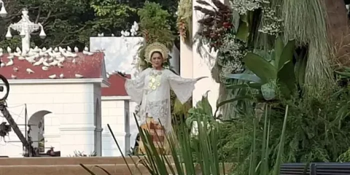 Vina Panduwinata di Istana Merdeka.